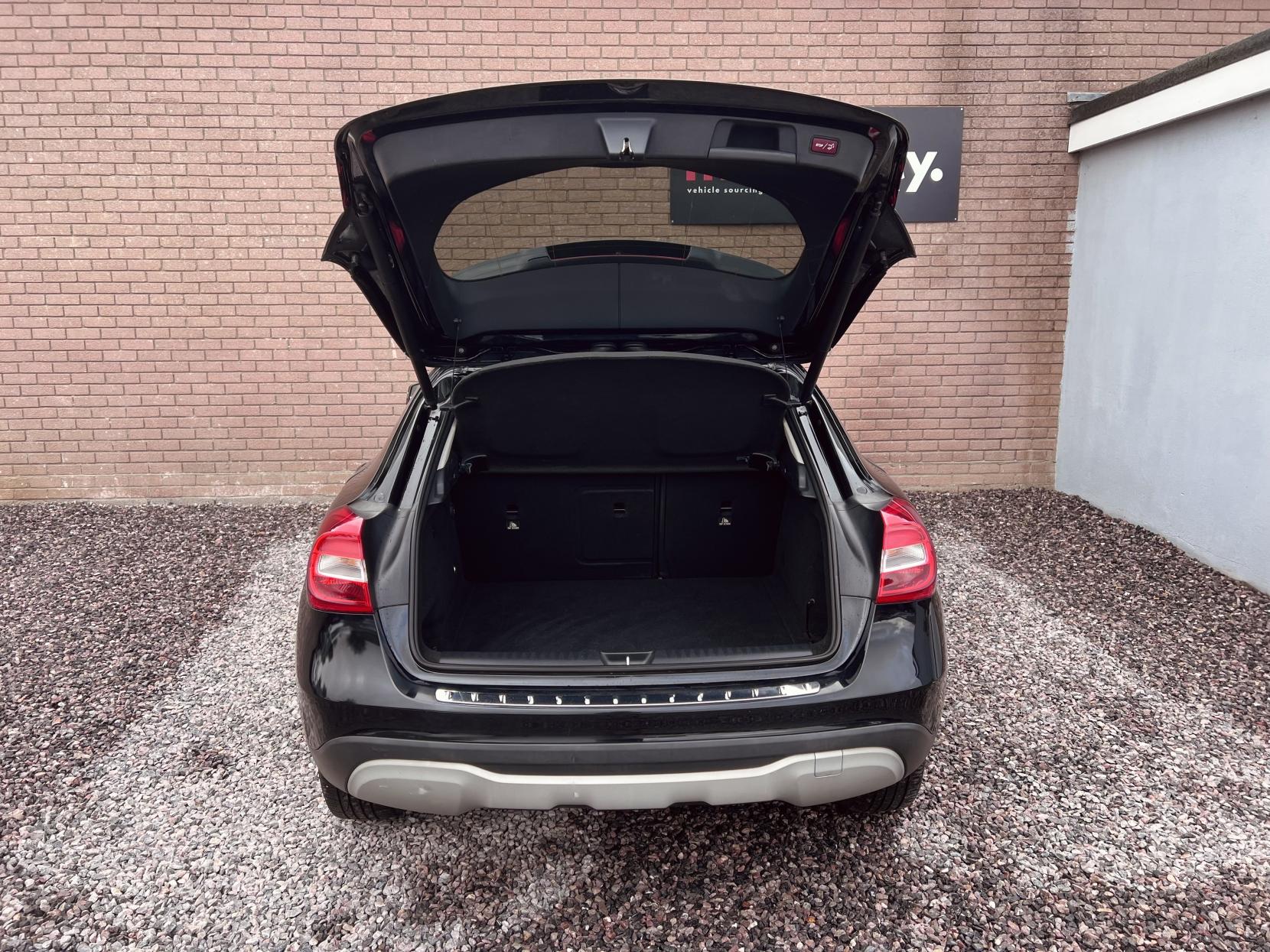 Mercedes-Benz GLA 2.1 GLA200d SE SUV 5dr Diesel 7G-DCT Euro 6 (s/s) (136 ps)