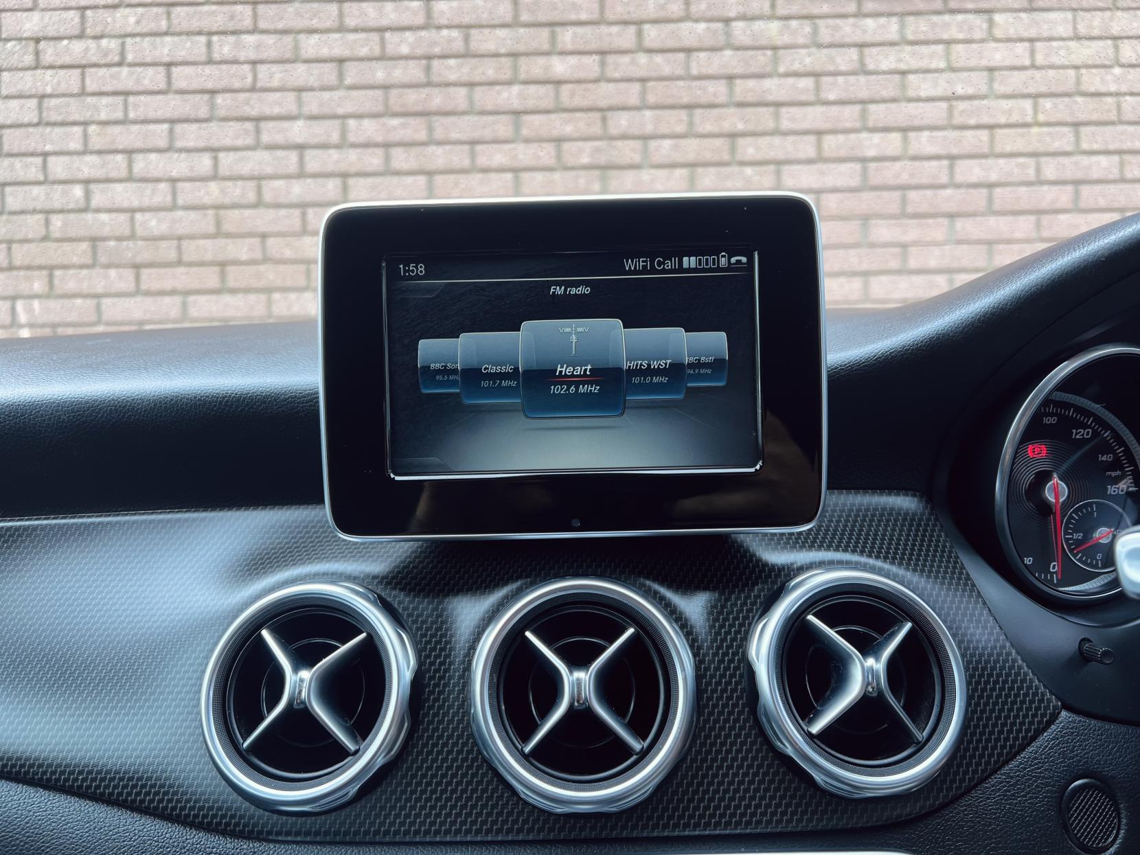 Mercedes-Benz GLA 2.1 GLA200d SE SUV 5dr Diesel 7G-DCT Euro 6 (s/s) (136 ps)