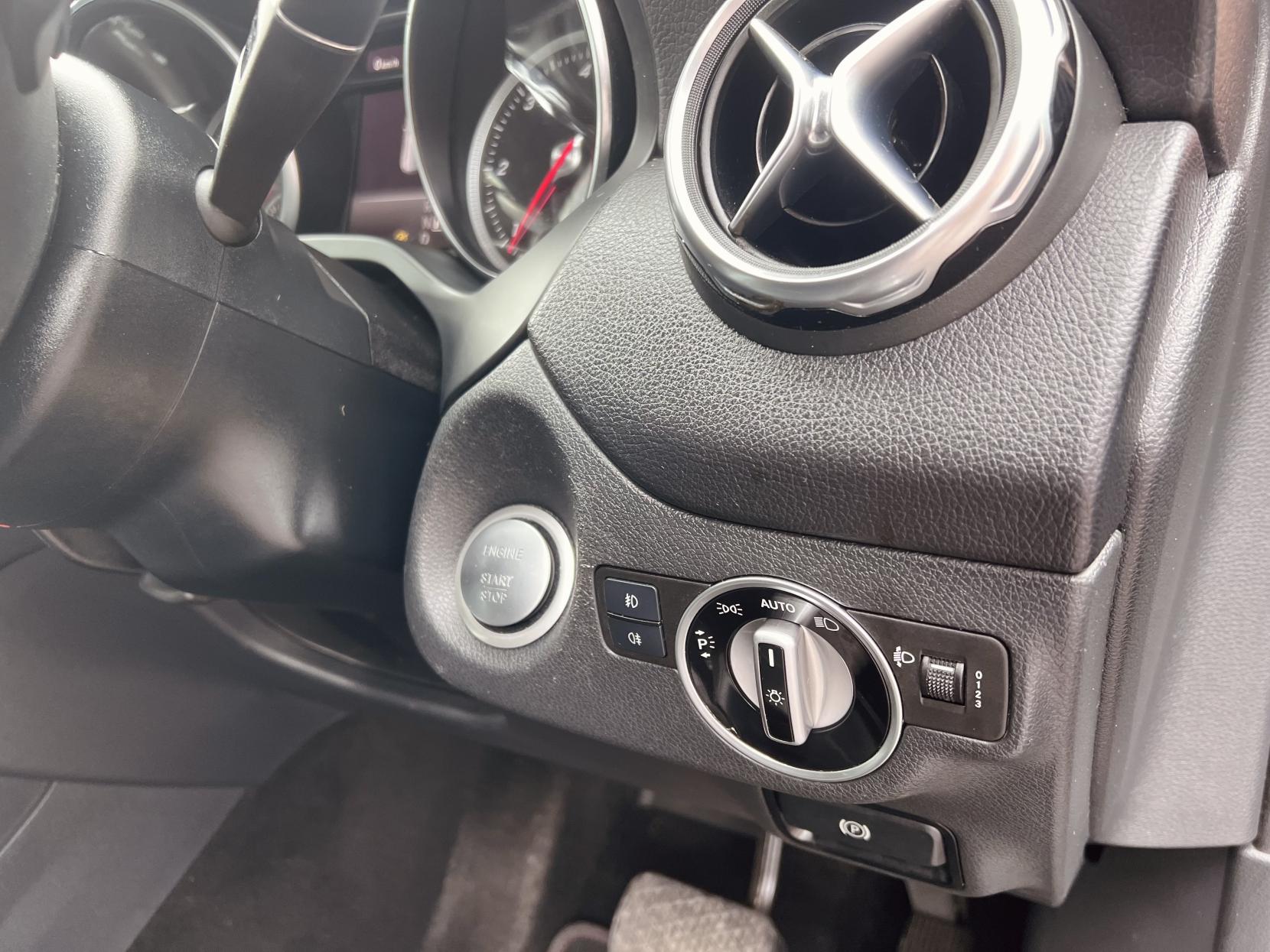 Mercedes-Benz GLA 2.1 GLA200d SE SUV 5dr Diesel 7G-DCT Euro 6 (s/s) (136 ps)