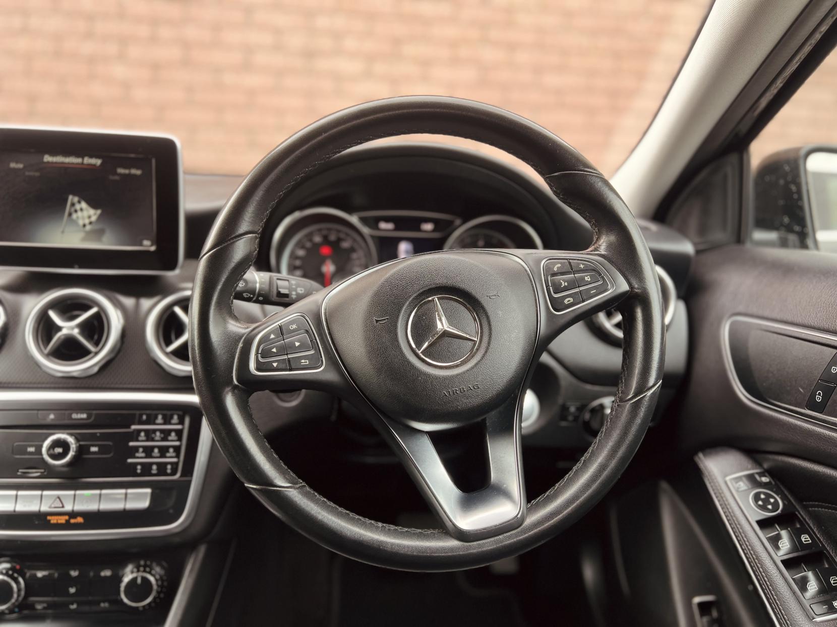 Mercedes-Benz GLA 2.1 GLA200d SE SUV 5dr Diesel 7G-DCT Euro 6 (s/s) (136 ps)