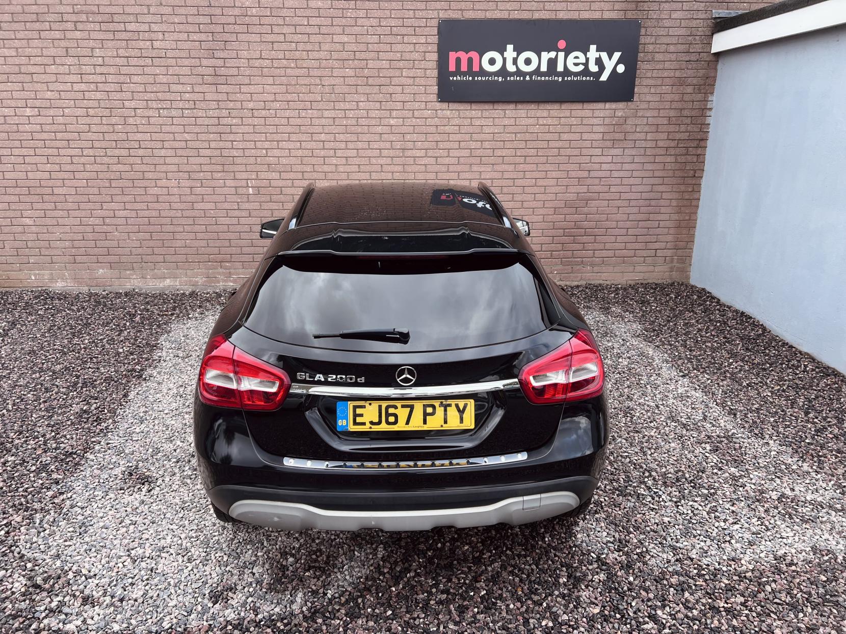 Mercedes-Benz GLA 2.1 GLA200d SE SUV 5dr Diesel 7G-DCT Euro 6 (s/s) (136 ps)