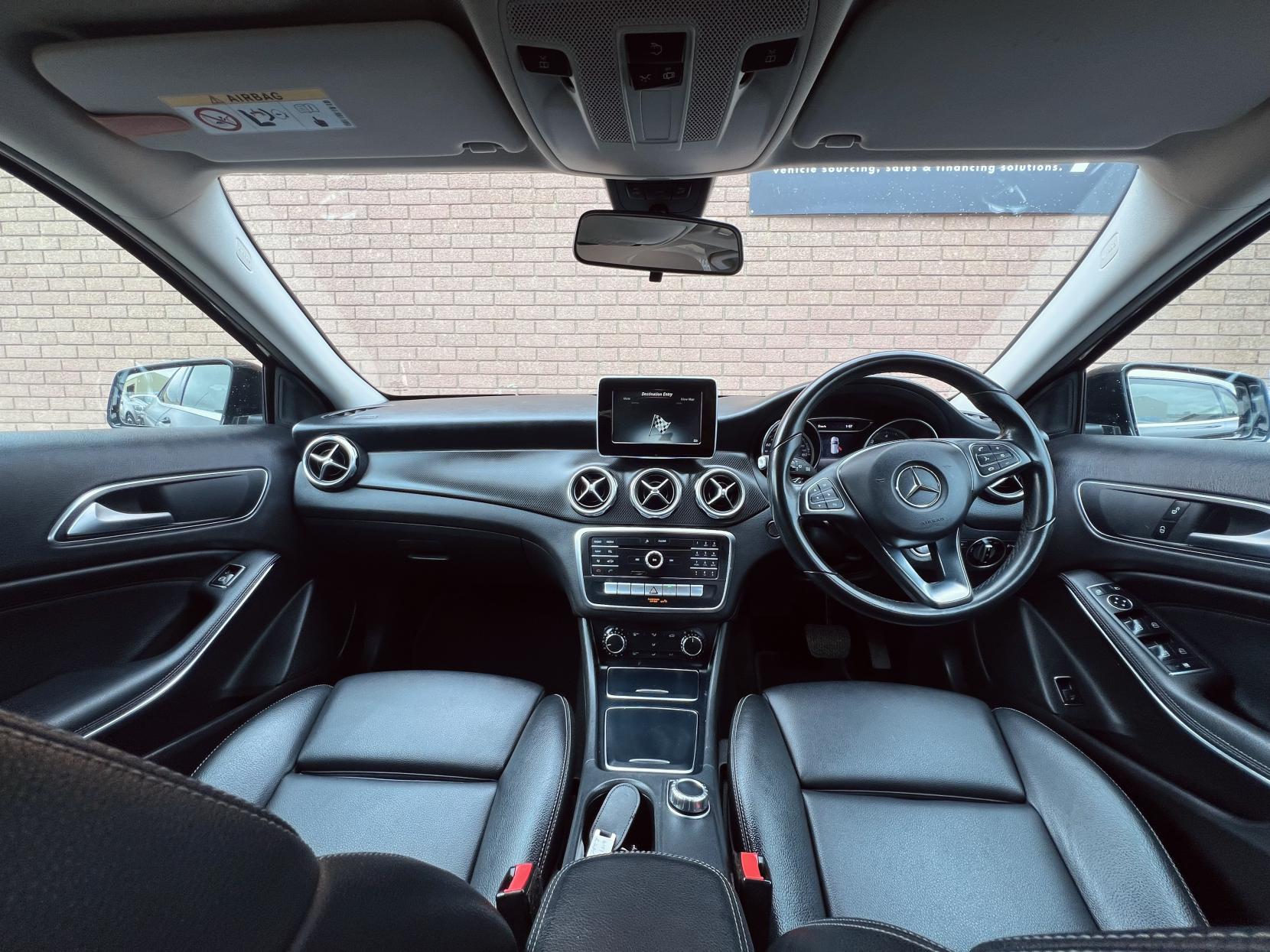 Mercedes-Benz GLA 2.1 GLA200d SE SUV 5dr Diesel 7G-DCT Euro 6 (s/s) (136 ps)