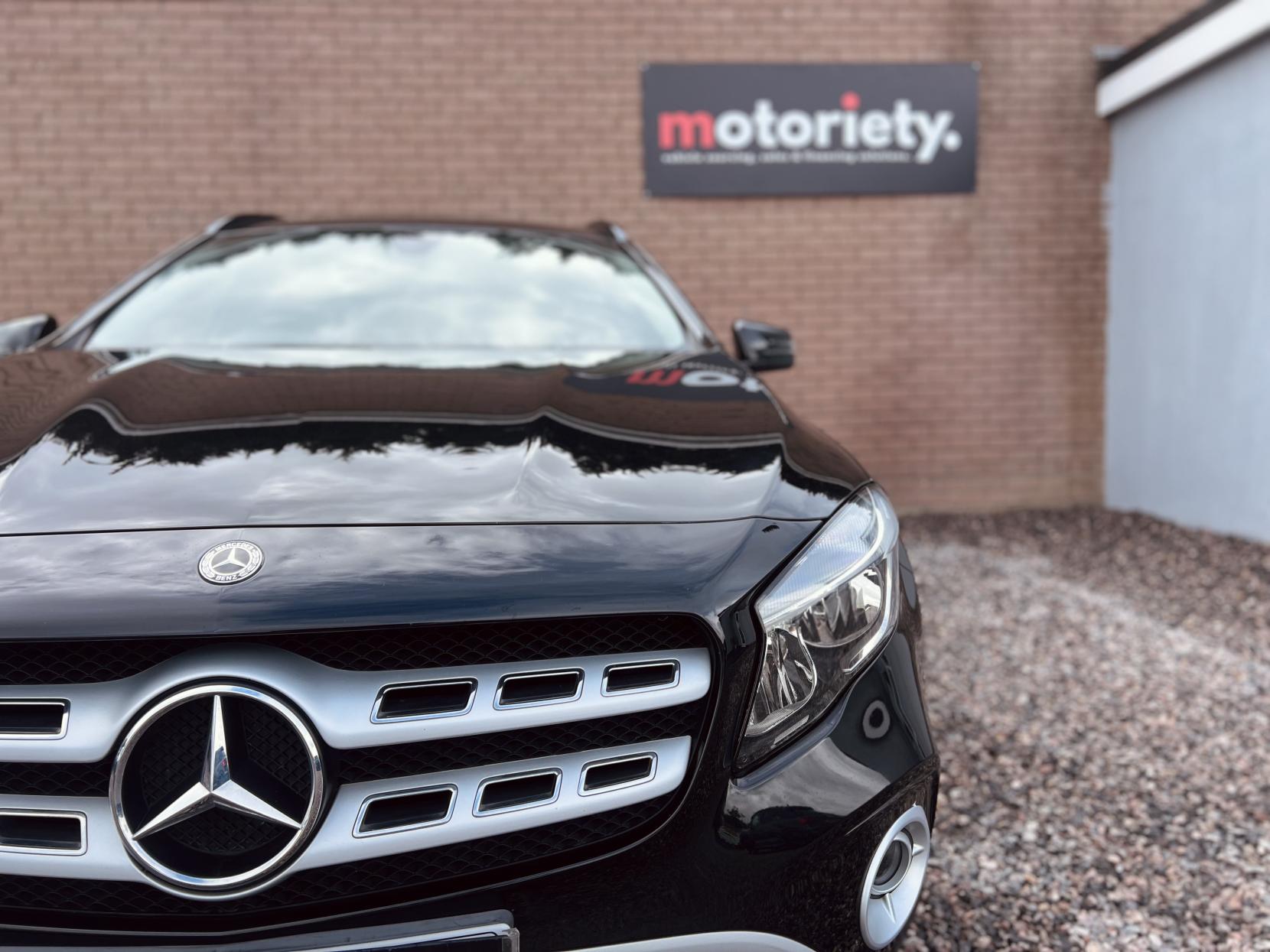Mercedes-Benz GLA 2.1 GLA200d SE SUV 5dr Diesel 7G-DCT Euro 6 (s/s) (136 ps)