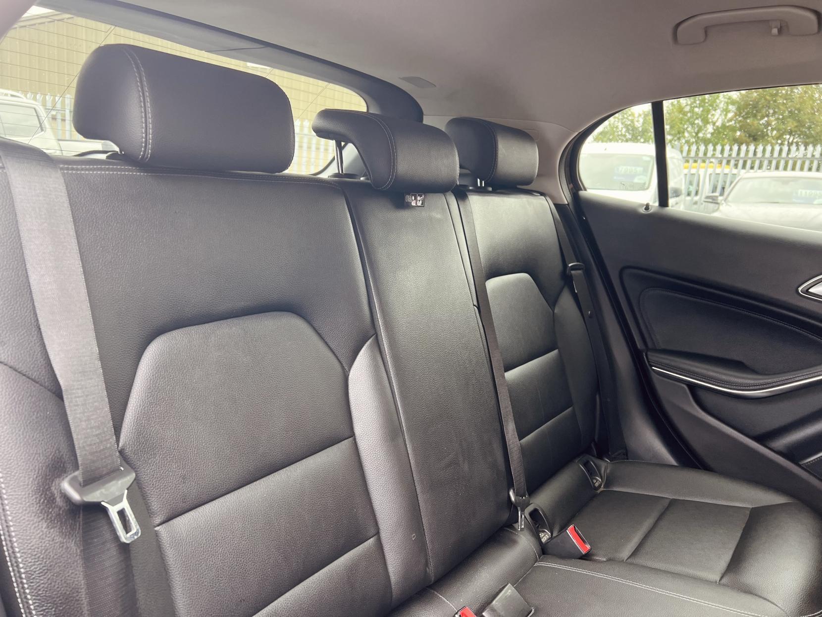 Mercedes-Benz GLA 2.1 GLA200d SE SUV 5dr Diesel 7G-DCT Euro 6 (s/s) (136 ps)