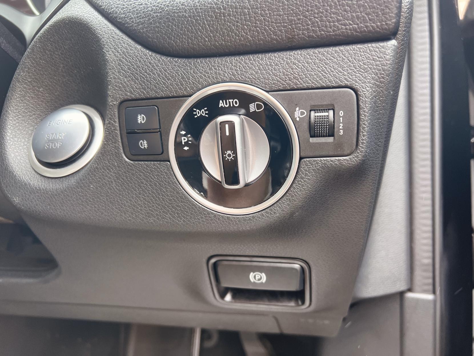 Mercedes-Benz GLA 2.1 GLA200d SE SUV 5dr Diesel 7G-DCT Euro 6 (s/s) (136 ps)