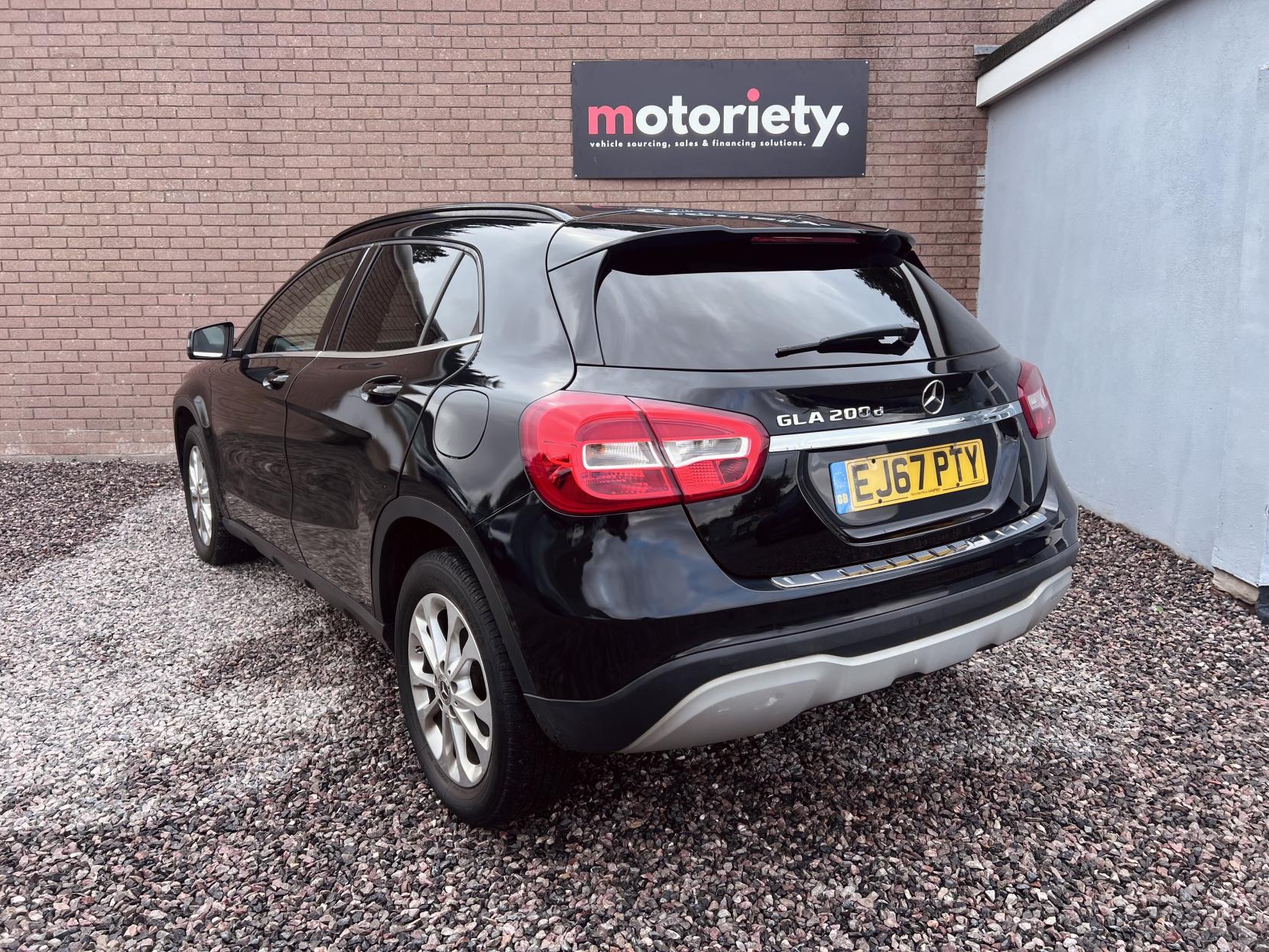 Mercedes-Benz GLA 2.1 GLA200d SE SUV 5dr Diesel 7G-DCT Euro 6 (s/s) (136 ps)