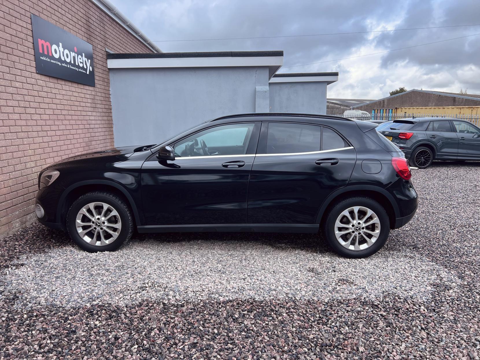 Mercedes-Benz GLA 2.1 GLA200d SE SUV 5dr Diesel 7G-DCT Euro 6 (s/s) (136 ps)