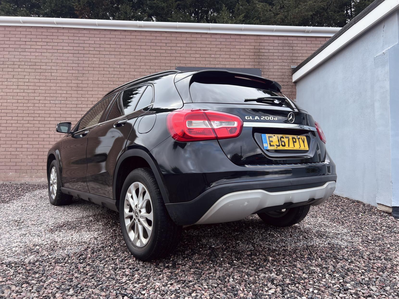 Mercedes-Benz GLA 2.1 GLA200d SE SUV 5dr Diesel 7G-DCT Euro 6 (s/s) (136 ps)