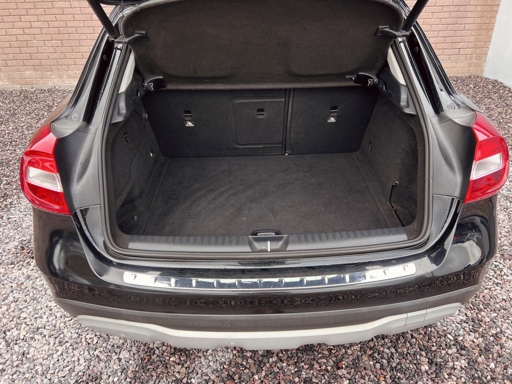 Mercedes-Benz GLA 2.1 GLA200d SE SUV 5dr Diesel 7G-DCT Euro 6 (s/s) (136 ps)