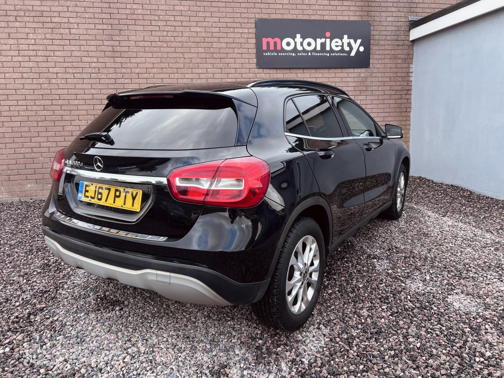 Mercedes-Benz GLA 2.1 GLA200d SE SUV 5dr Diesel 7G-DCT Euro 6 (s/s) (136 ps)