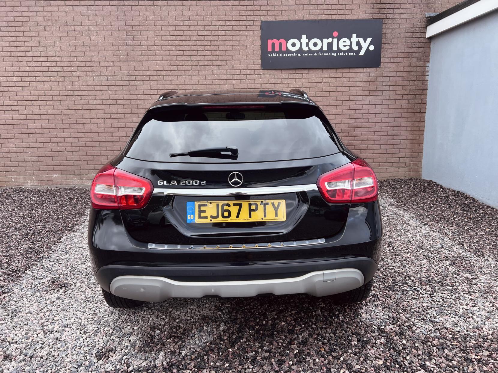 Mercedes-Benz GLA 2.1 GLA200d SE SUV 5dr Diesel 7G-DCT Euro 6 (s/s) (136 ps)