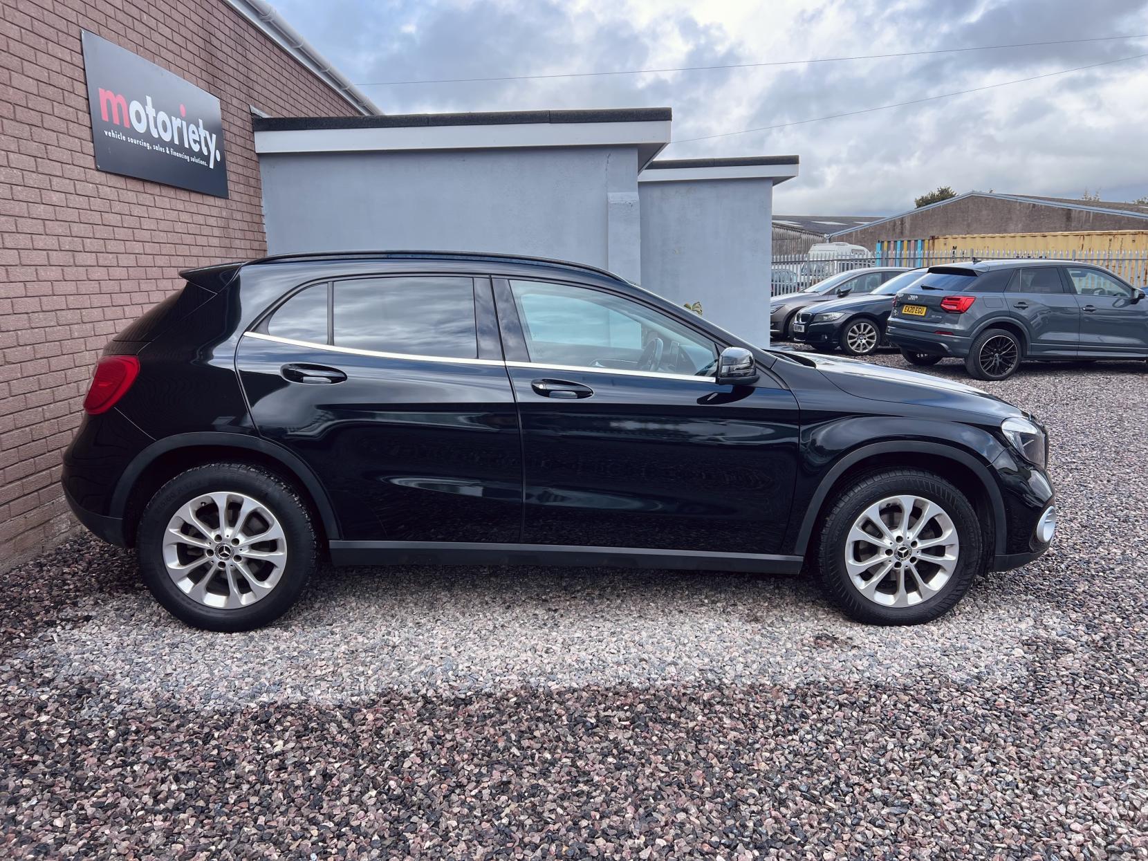 Mercedes-Benz GLA 2.1 GLA200d SE SUV 5dr Diesel 7G-DCT Euro 6 (s/s) (136 ps)