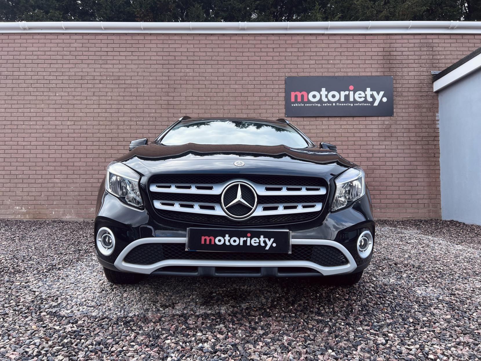 Mercedes-Benz GLA 2.1 GLA200d SE SUV 5dr Diesel 7G-DCT Euro 6 (s/s) (136 ps)