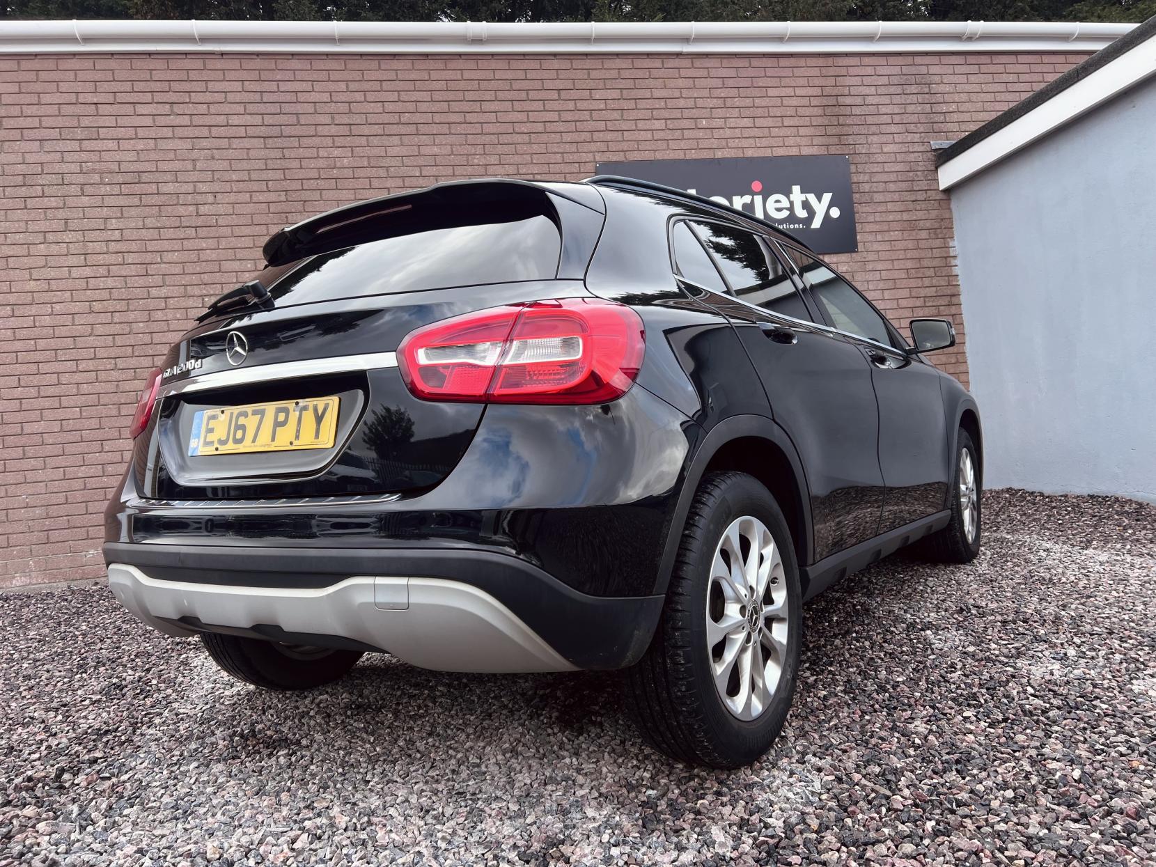 Mercedes-Benz GLA 2.1 GLA200d SE SUV 5dr Diesel 7G-DCT Euro 6 (s/s) (136 ps)