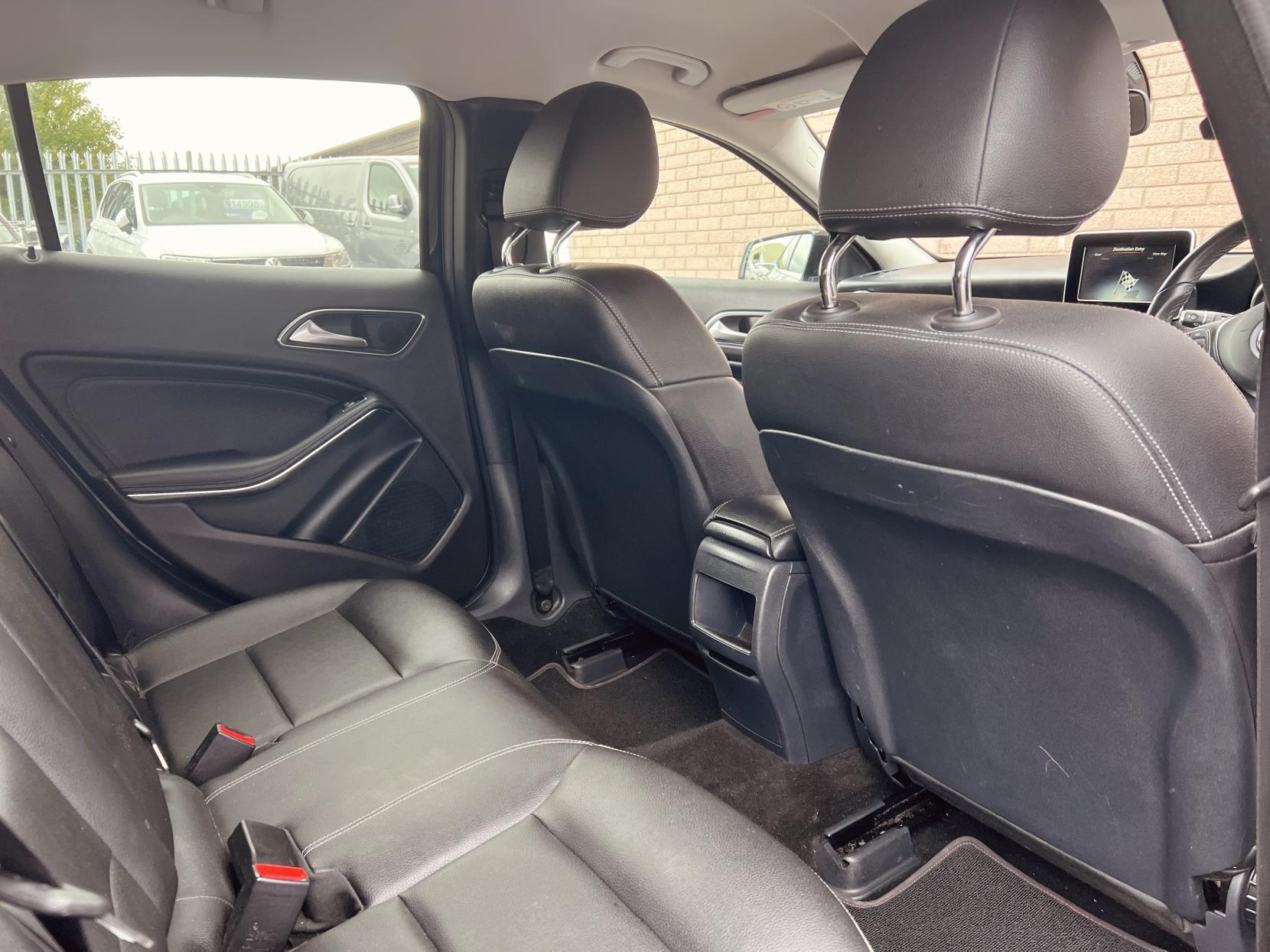 Mercedes-Benz GLA 2.1 GLA200d SE SUV 5dr Diesel 7G-DCT Euro 6 (s/s) (136 ps)