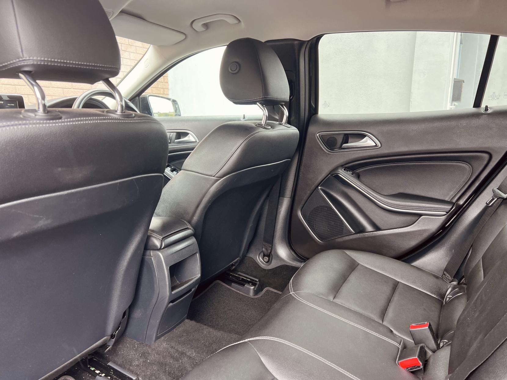 Mercedes-Benz GLA 2.1 GLA200d SE SUV 5dr Diesel 7G-DCT Euro 6 (s/s) (136 ps)