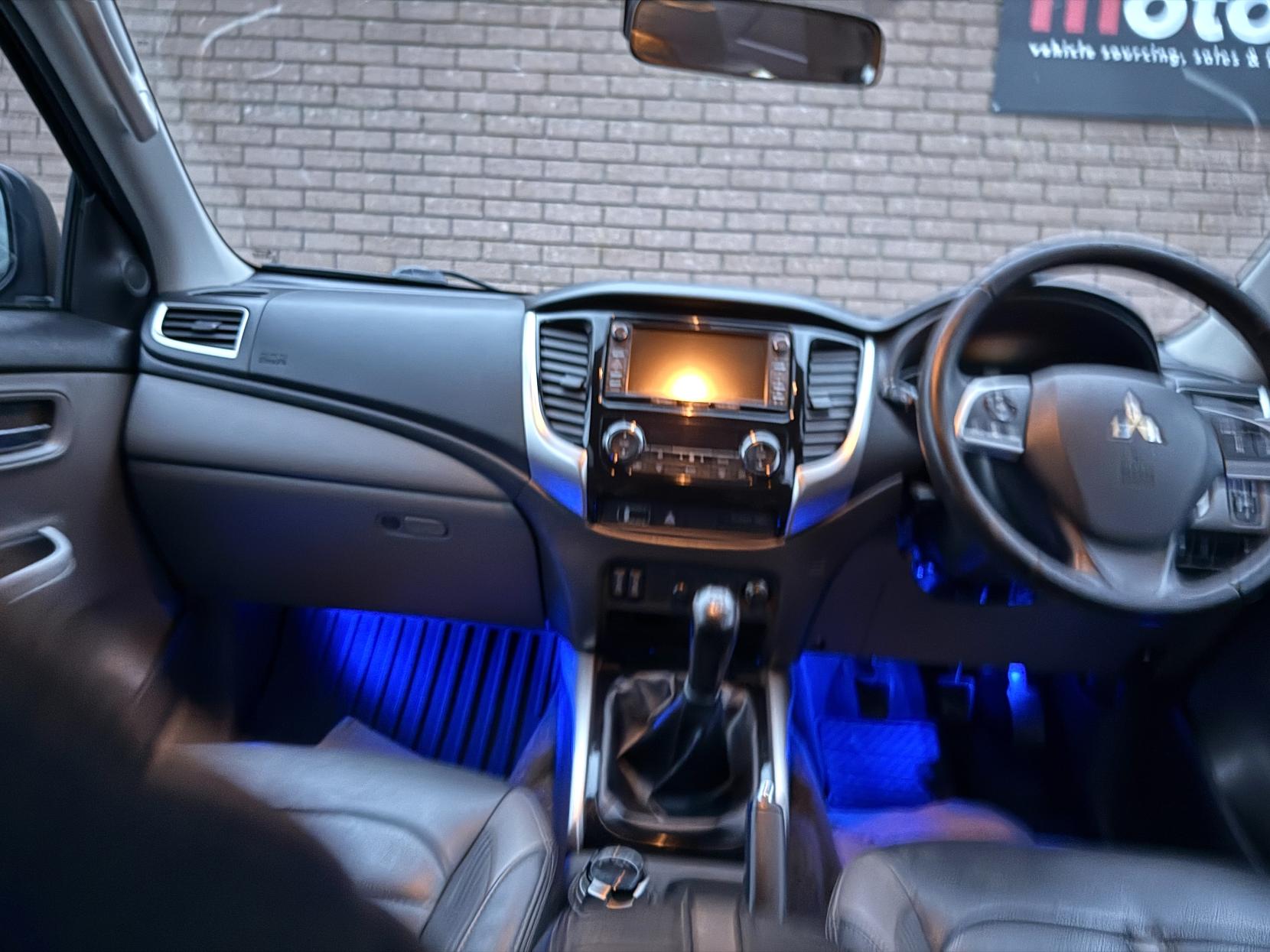 Mitsubishi L200 2.4 DI-D DC Barbarian Pickup Double Cab 4dr Diesel Manual 4WD Euro 6 (178 ps)