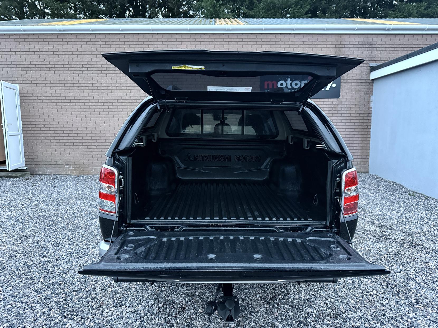 Mitsubishi L200 2.4 DI-D DC Barbarian Pickup Double Cab 4dr Diesel Manual 4WD Euro 6 (178 ps)