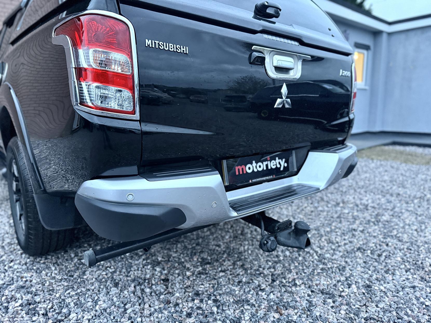 Mitsubishi L200 2.4 DI-D DC Barbarian Pickup Double Cab 4dr Diesel Manual 4WD Euro 6 (178 ps)