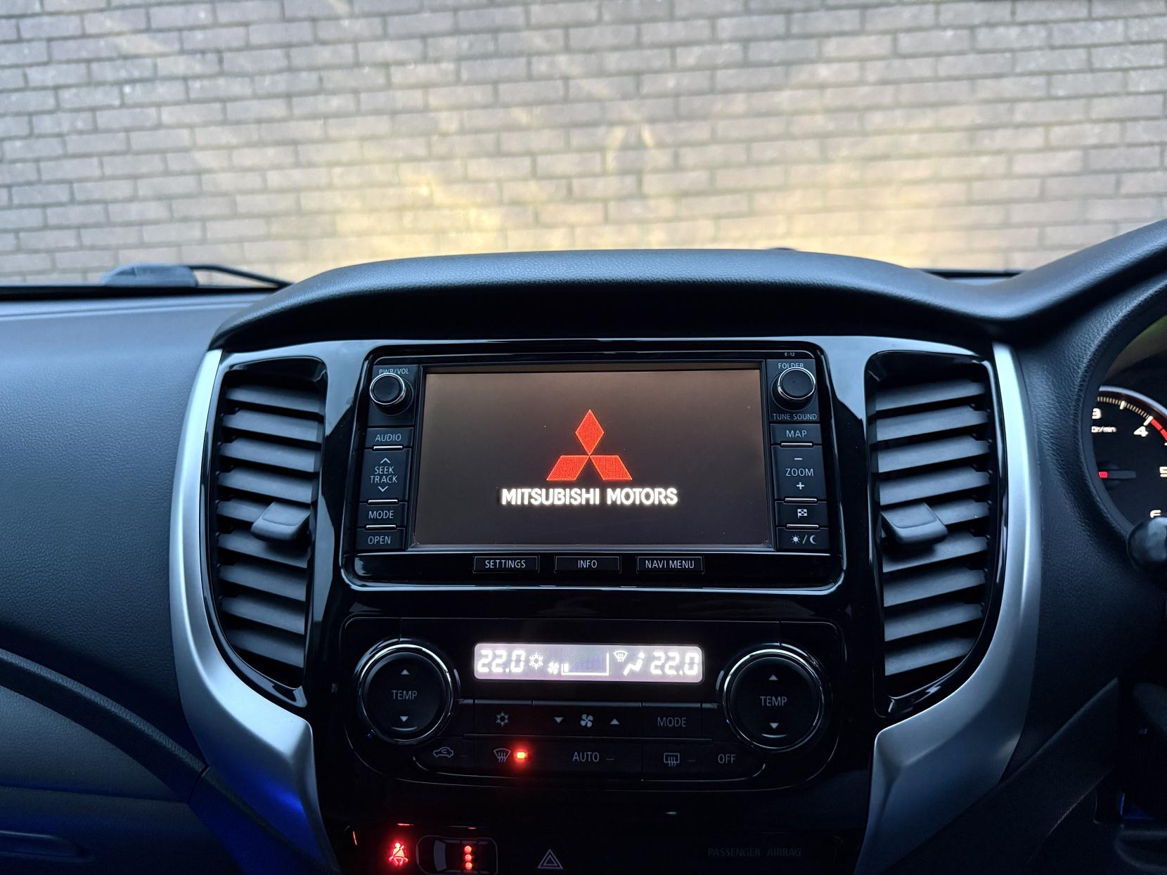 Mitsubishi L200 2.4 DI-D DC Barbarian Pickup Double Cab 4dr Diesel Manual 4WD Euro 6 (178 ps)