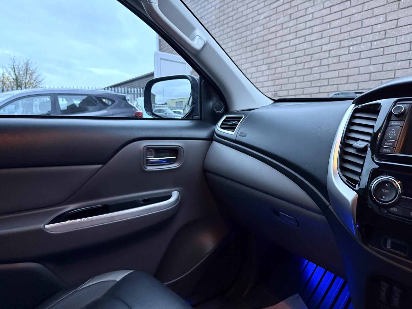 Mitsubishi L200 2.4 DI-D DC Barbarian Pickup Double Cab 4dr Diesel Manual 4WD Euro 6 (178 ps)