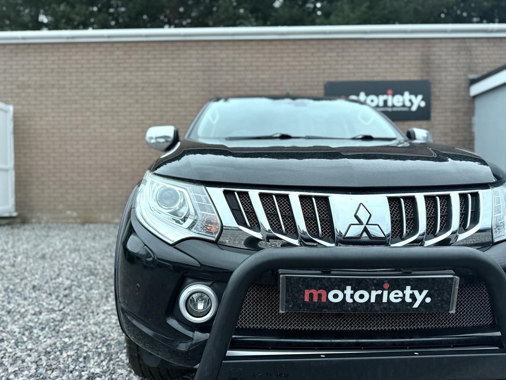 Mitsubishi L200 2.4 DI-D DC Barbarian Pickup Double Cab 4dr Diesel Manual 4WD Euro 6 (178 ps)