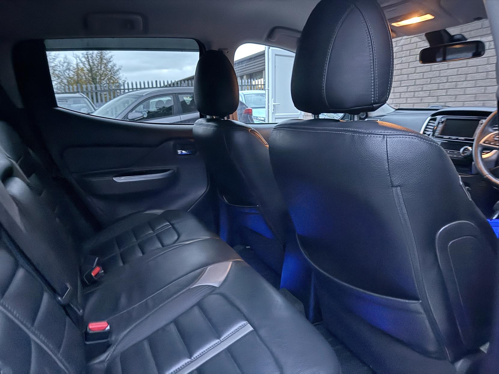 Mitsubishi L200 2.4 DI-D DC Barbarian Pickup Double Cab 4dr Diesel Manual 4WD Euro 6 (178 ps)