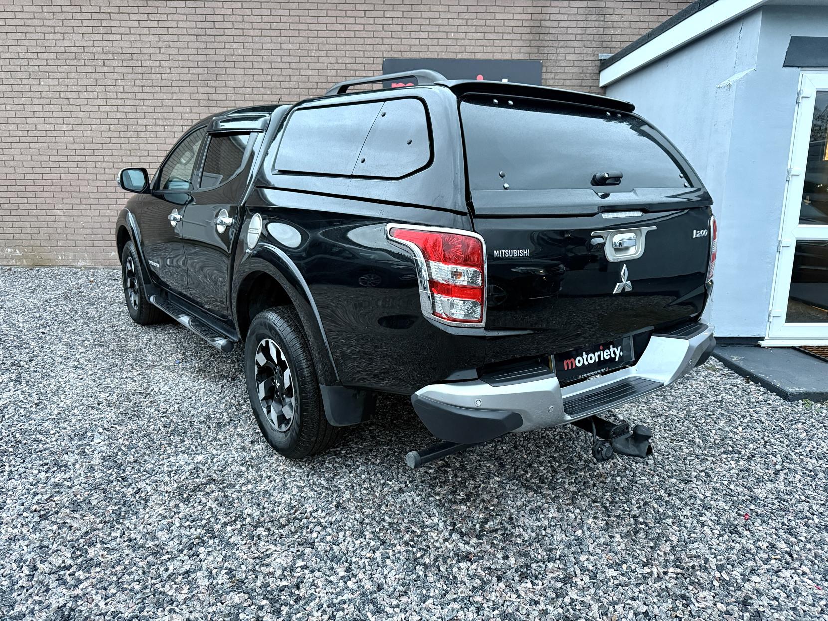 Mitsubishi L200 2.4 DI-D DC Barbarian Pickup Double Cab 4dr Diesel Manual 4WD Euro 6 (178 ps)