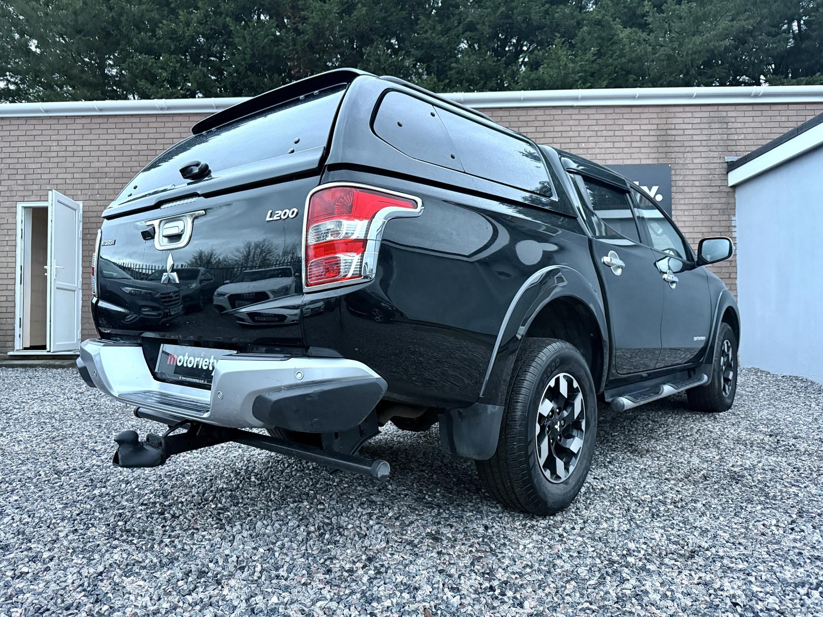 Mitsubishi L200 2.4 DI-D DC Barbarian Pickup Double Cab 4dr Diesel Manual 4WD Euro 6 (178 ps)