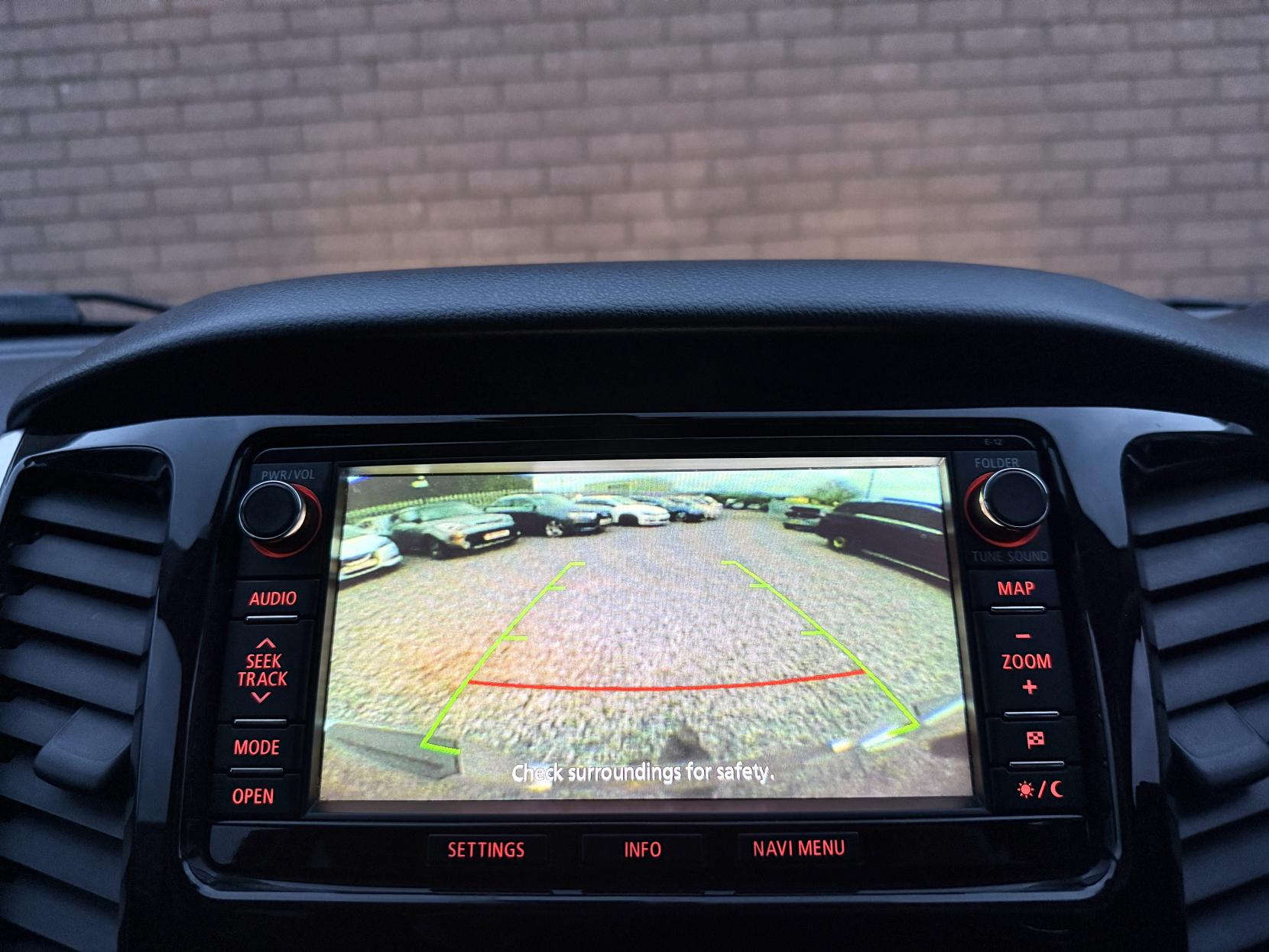 Mitsubishi L200 2.4 DI-D DC Barbarian Pickup Double Cab 4dr Diesel Manual 4WD Euro 6 (178 ps)