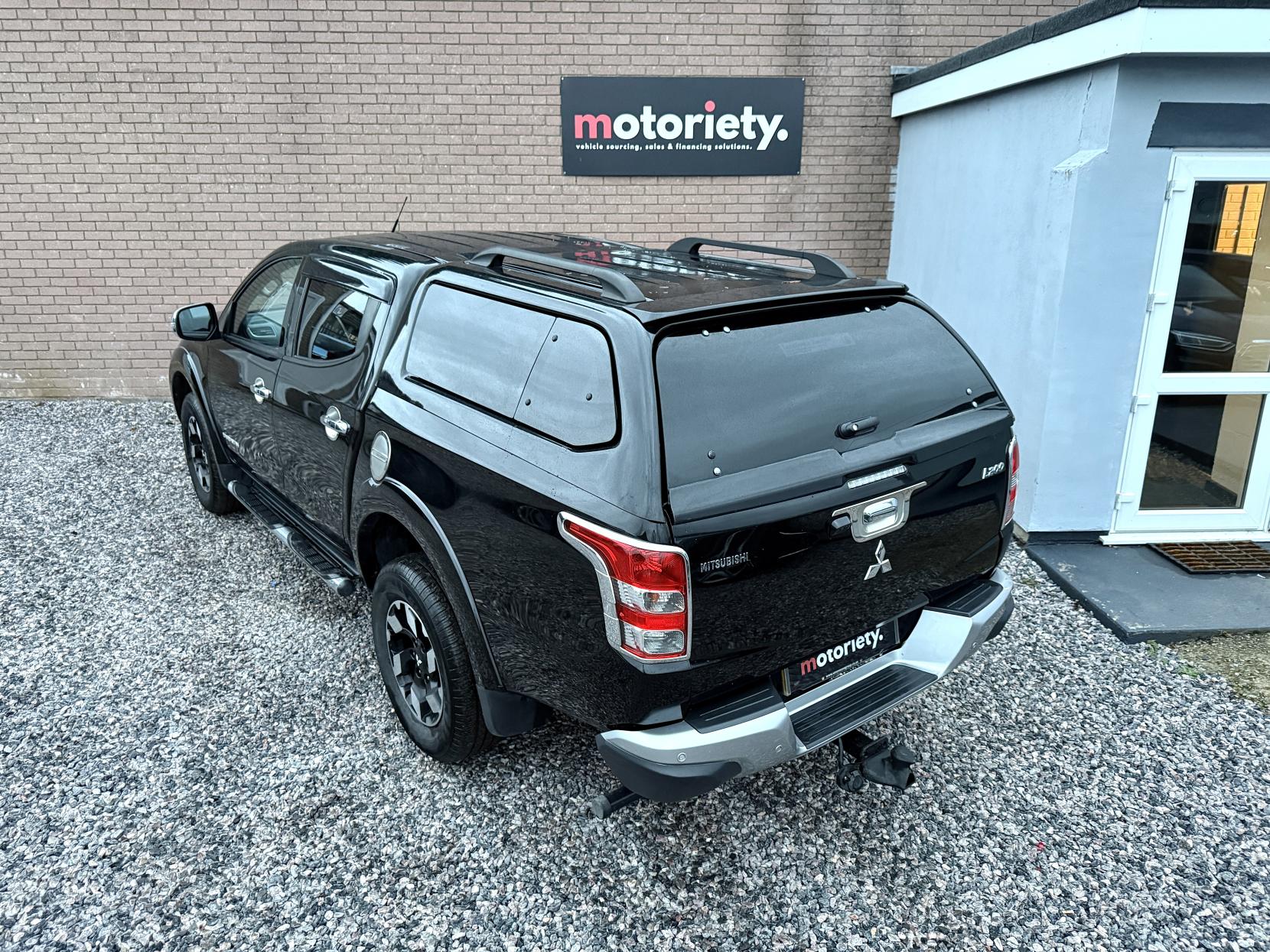 Mitsubishi L200 2.4 DI-D DC Barbarian Pickup Double Cab 4dr Diesel Manual 4WD Euro 6 (178 ps)