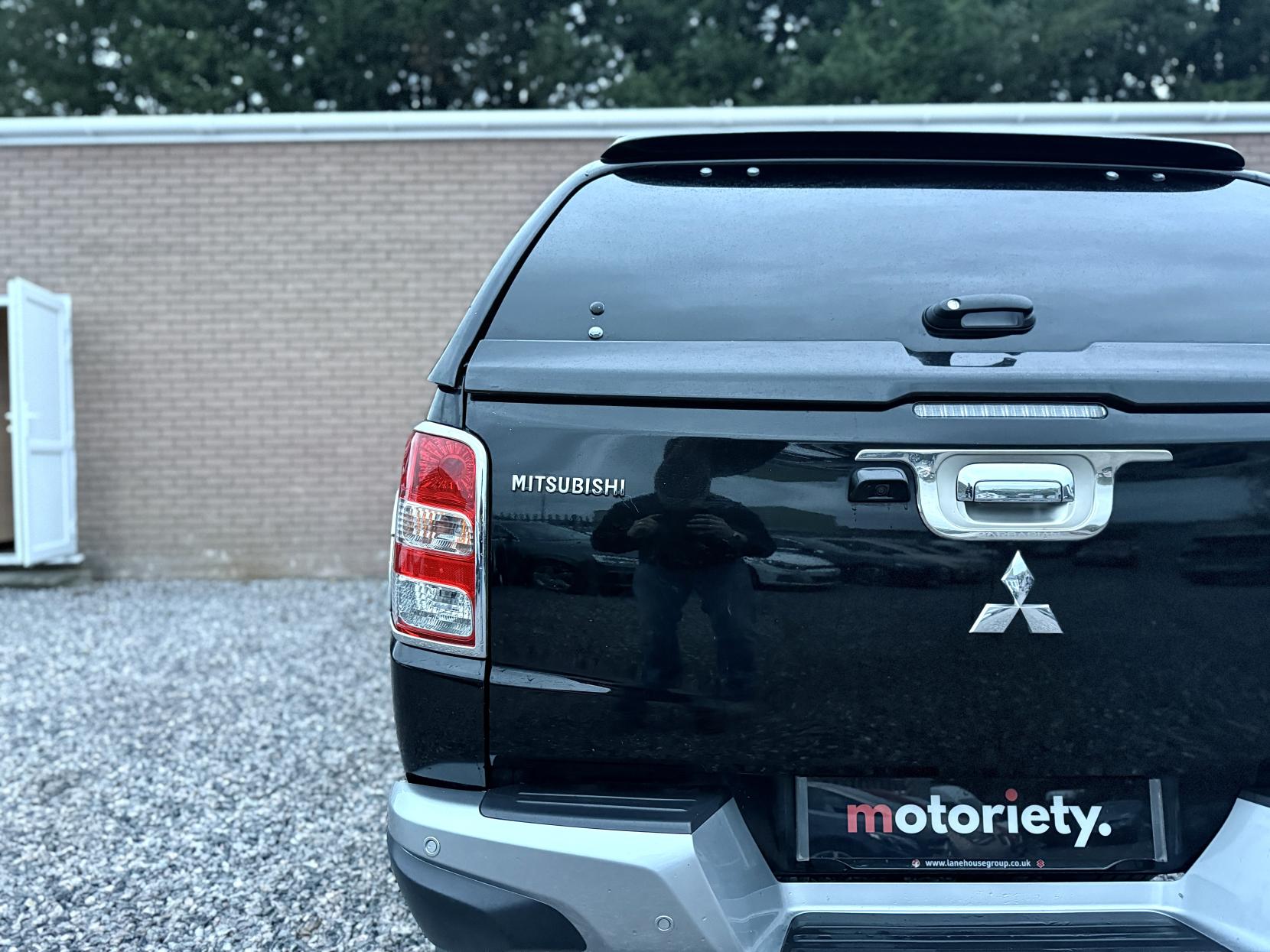 Mitsubishi L200 2.4 DI-D DC Barbarian Pickup Double Cab 4dr Diesel Manual 4WD Euro 6 (178 ps)