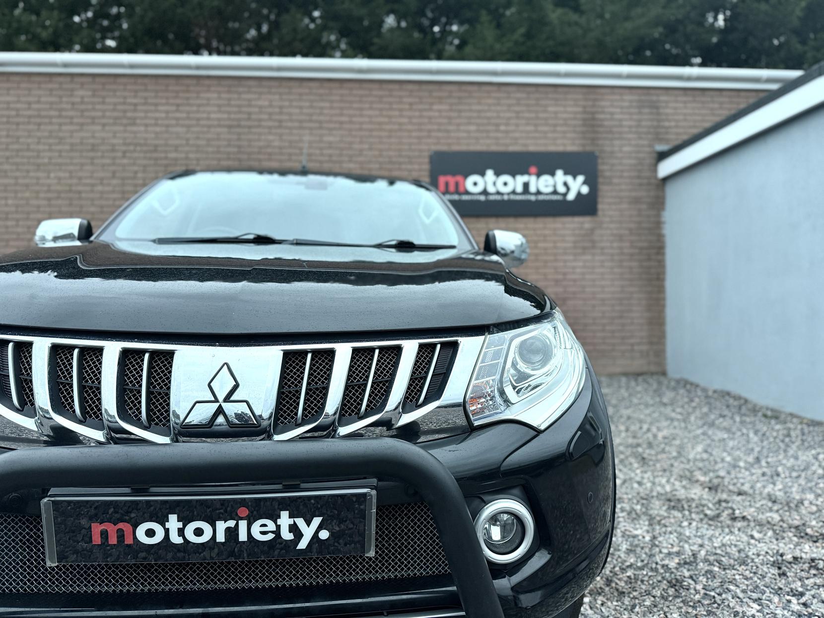 Mitsubishi L200 2.4 DI-D DC Barbarian Pickup Double Cab 4dr Diesel Manual 4WD Euro 6 (178 ps)