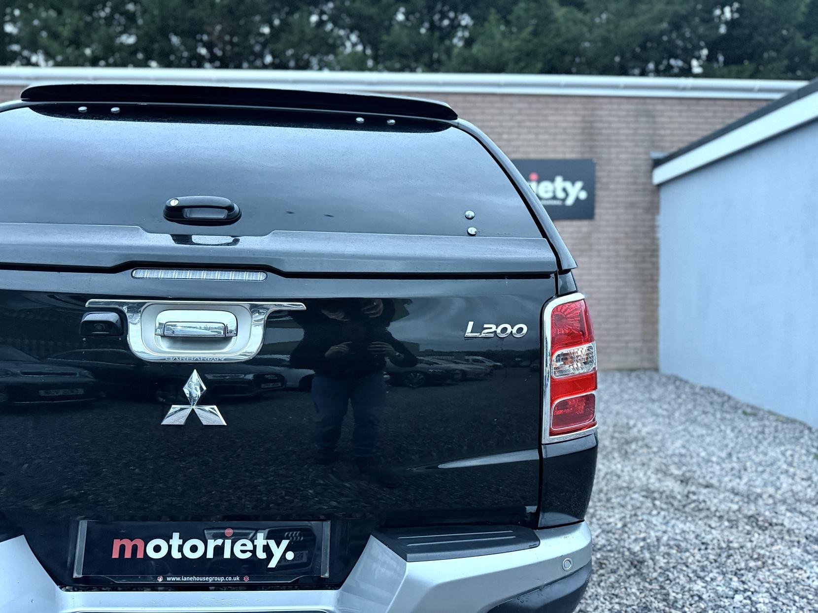 Mitsubishi L200 2.4 DI-D DC Barbarian Pickup Double Cab 4dr Diesel Manual 4WD Euro 6 (178 ps)