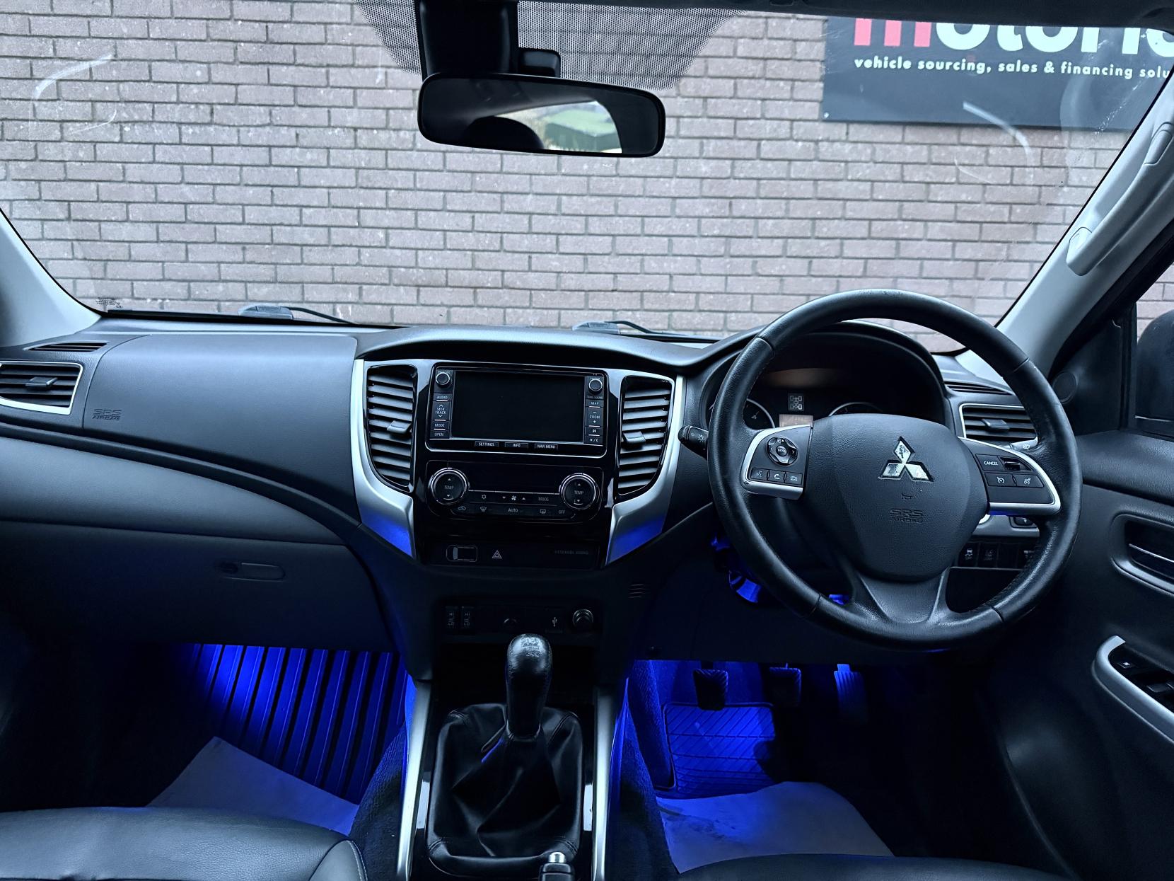 Mitsubishi L200 2.4 DI-D DC Barbarian Pickup Double Cab 4dr Diesel Manual 4WD Euro 6 (178 ps)