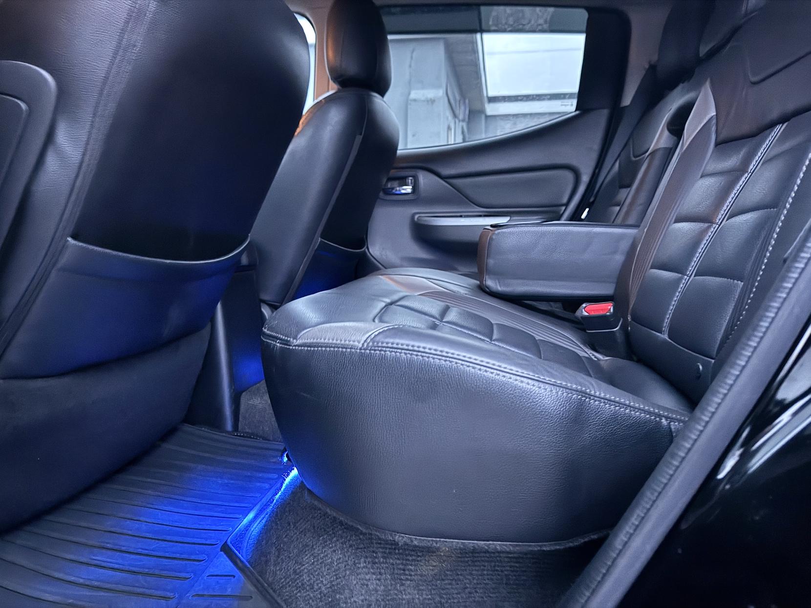 Mitsubishi L200 2.4 DI-D DC Barbarian Pickup Double Cab 4dr Diesel Manual 4WD Euro 6 (178 ps)