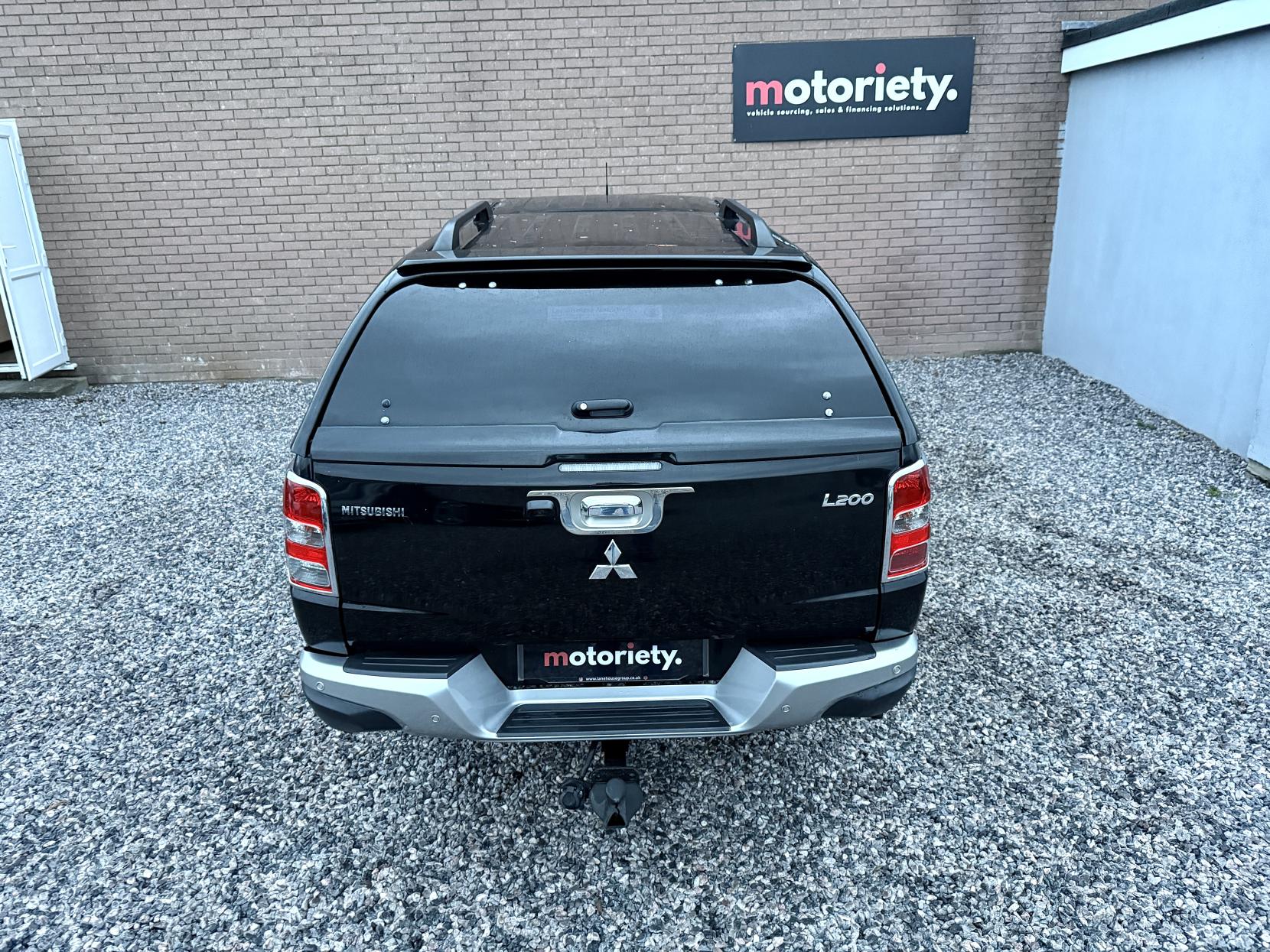 Mitsubishi L200 2.4 DI-D DC Barbarian Pickup Double Cab 4dr Diesel Manual 4WD Euro 6 (178 ps)