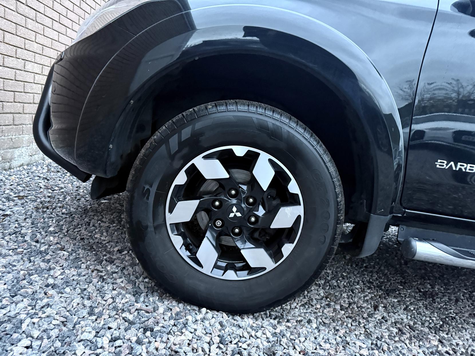 Mitsubishi L200 2.4 DI-D DC Barbarian Pickup Double Cab 4dr Diesel Manual 4WD Euro 6 (178 ps)