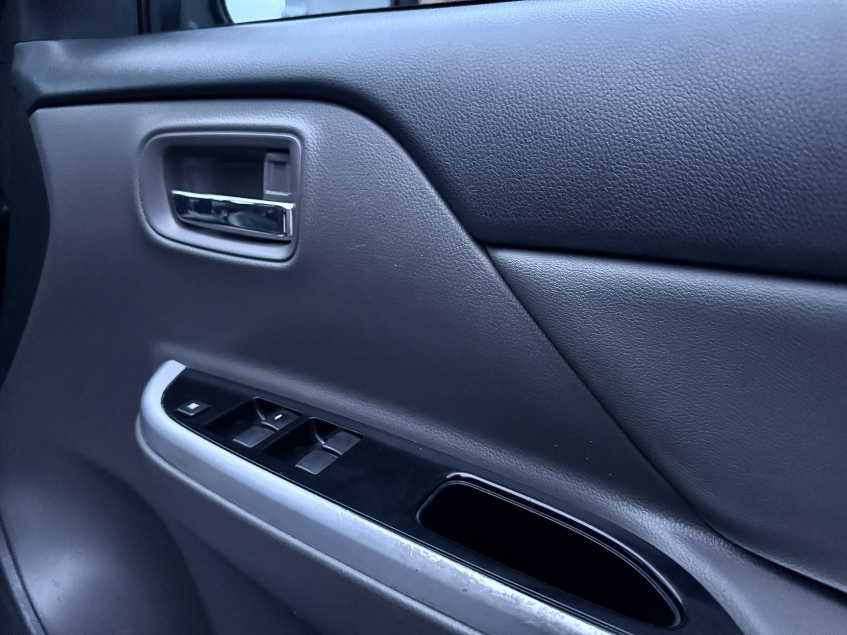 Mitsubishi L200 2.4 DI-D DC Barbarian Pickup Double Cab 4dr Diesel Manual 4WD Euro 6 (178 ps)