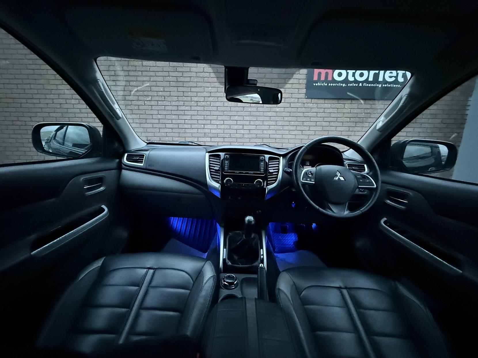 Mitsubishi L200 2.4 DI-D DC Barbarian Pickup Double Cab 4dr Diesel Manual 4WD Euro 6 (178 ps)