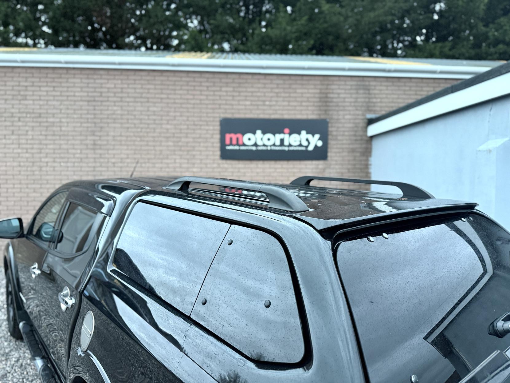 Mitsubishi L200 2.4 DI-D DC Barbarian Pickup Double Cab 4dr Diesel Manual 4WD Euro 6 (178 ps)