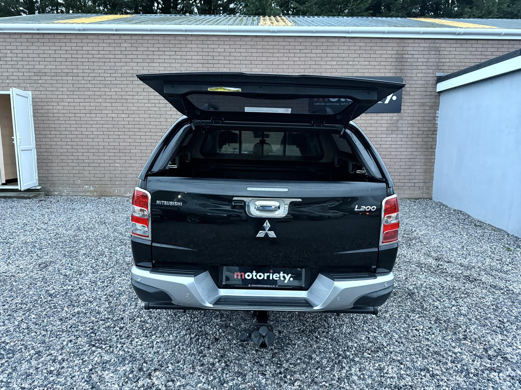 Mitsubishi L200 2.4 DI-D DC Barbarian Pickup Double Cab 4dr Diesel Manual 4WD Euro 6 (178 ps)