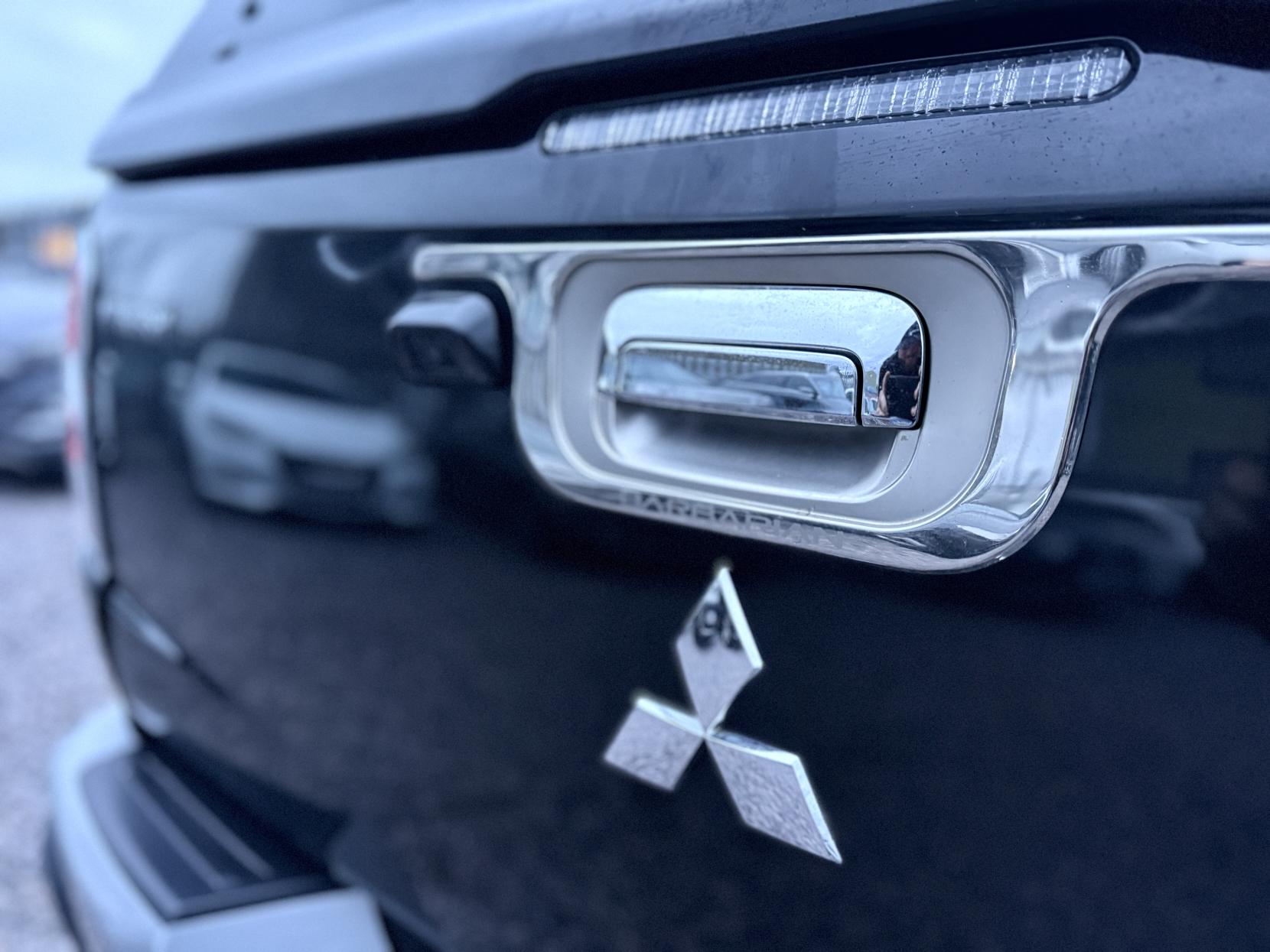 Mitsubishi L200 2.4 DI-D DC Barbarian Pickup Double Cab 4dr Diesel Manual 4WD Euro 6 (178 ps)