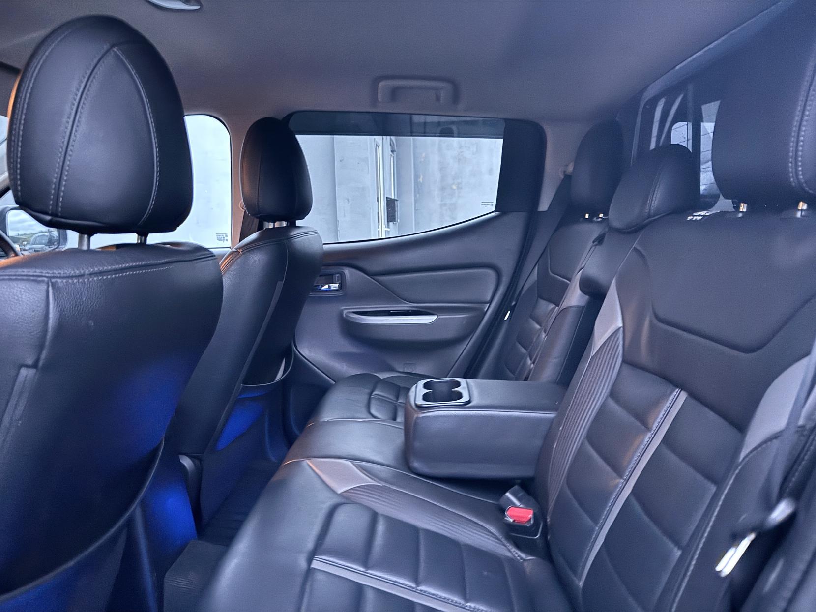 Mitsubishi L200 2.4 DI-D DC Barbarian Pickup Double Cab 4dr Diesel Manual 4WD Euro 6 (178 ps)