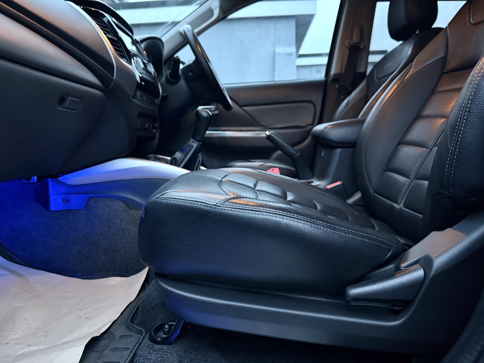 Mitsubishi L200 2.4 DI-D DC Barbarian Pickup Double Cab 4dr Diesel Manual 4WD Euro 6 (178 ps)