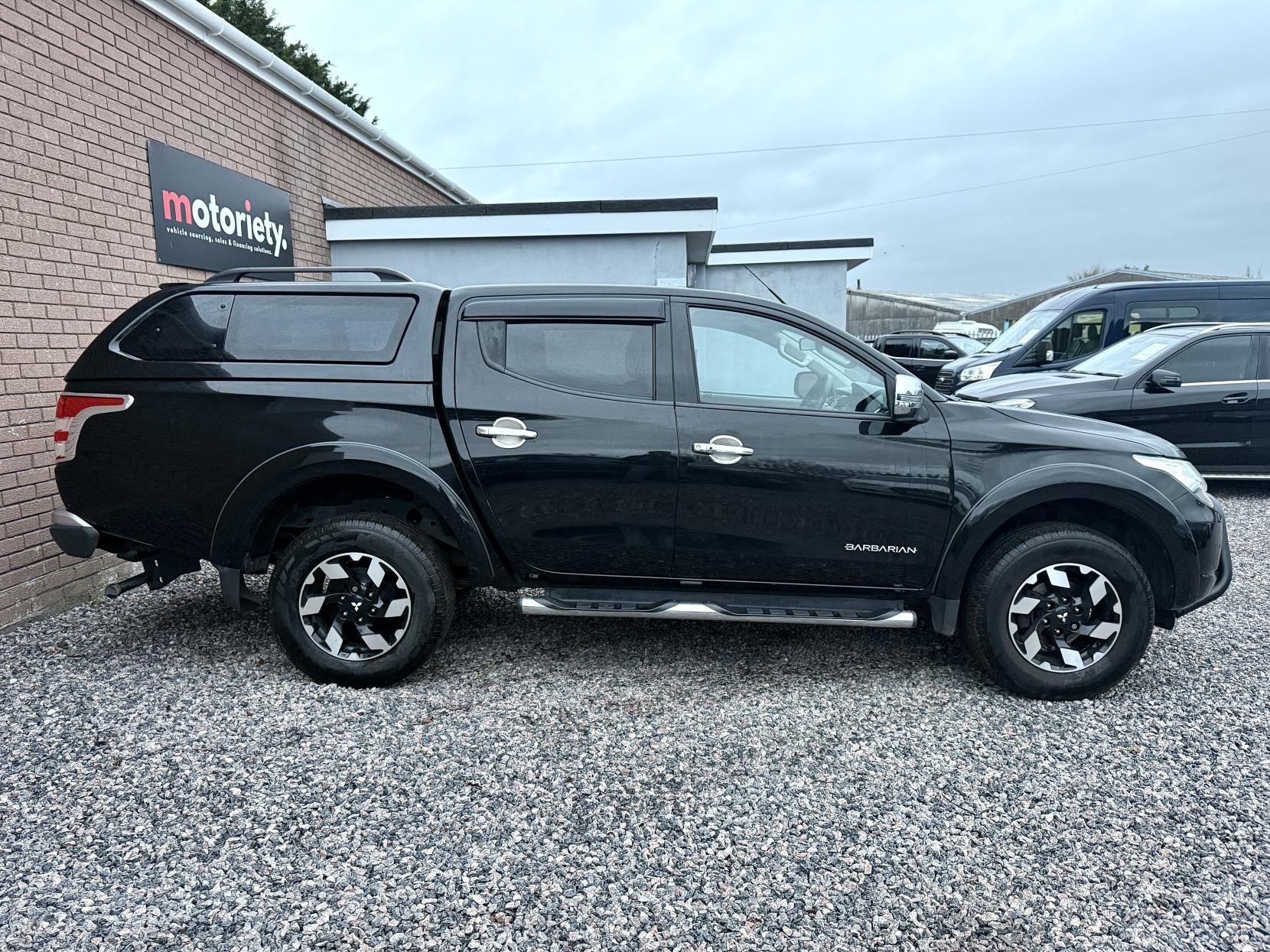 Mitsubishi L200 2.4 DI-D DC Barbarian Pickup Double Cab 4dr Diesel Manual 4WD Euro 6 (178 ps)