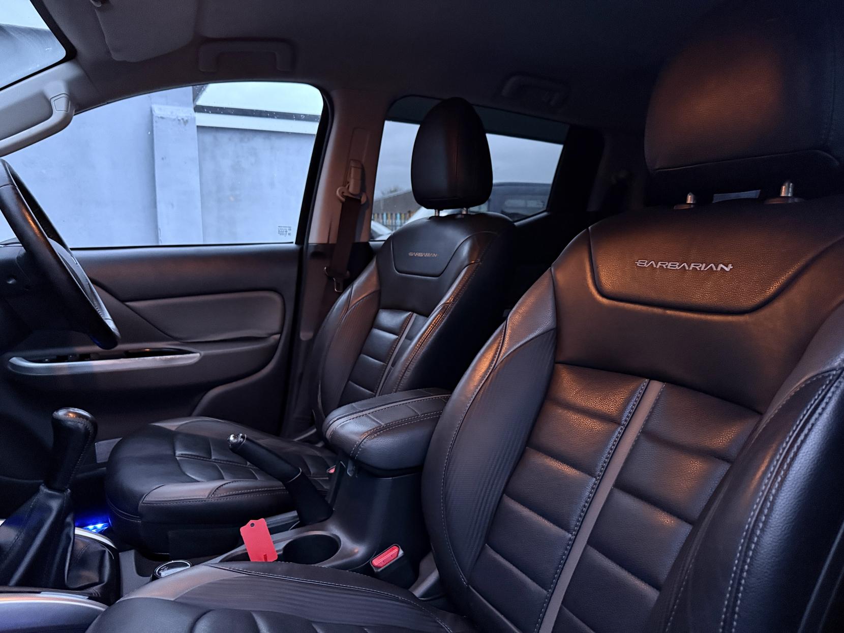 Mitsubishi L200 2.4 DI-D DC Barbarian Pickup Double Cab 4dr Diesel Manual 4WD Euro 6 (178 ps)