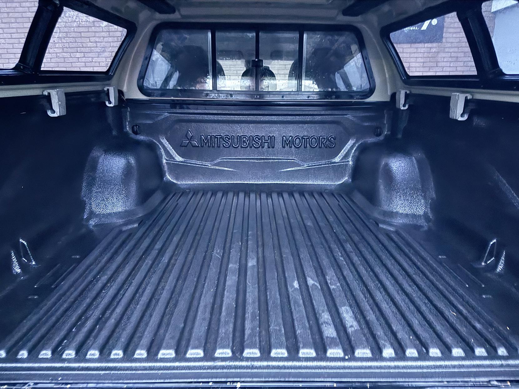 Mitsubishi L200 2.4 DI-D DC Barbarian Pickup Double Cab 4dr Diesel Manual 4WD Euro 6 (178 ps)