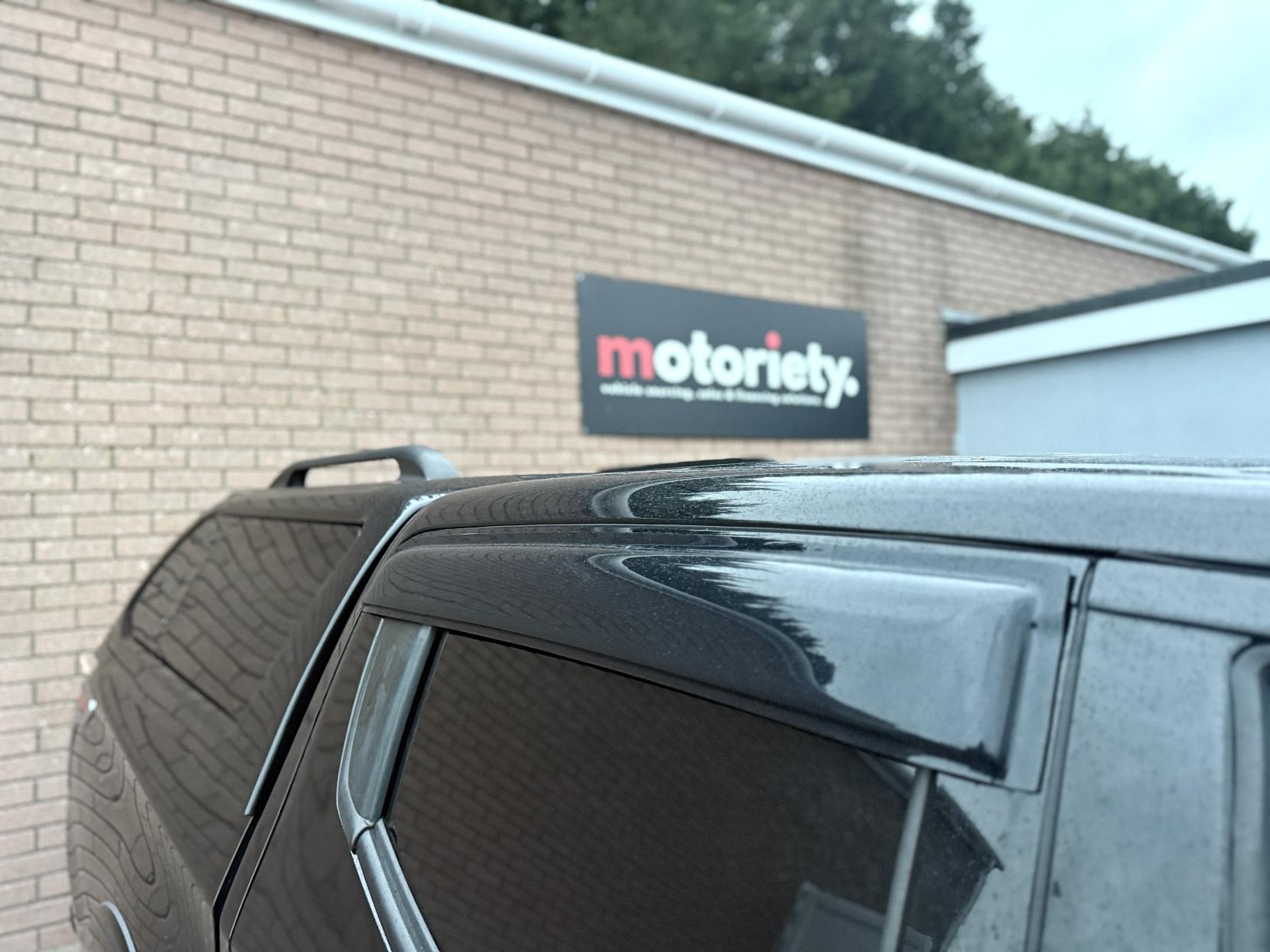 Mitsubishi L200 2.4 DI-D DC Barbarian Pickup Double Cab 4dr Diesel Manual 4WD Euro 6 (178 ps)