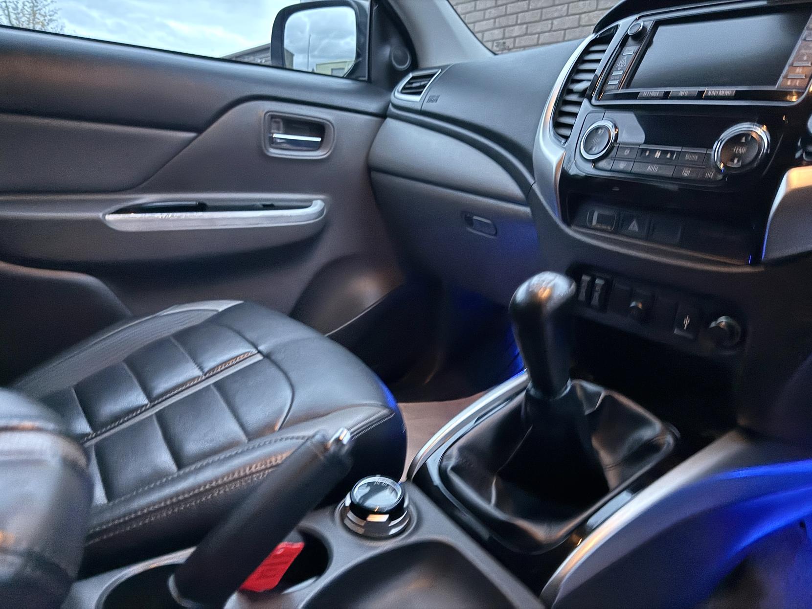 Mitsubishi L200 2.4 DI-D DC Barbarian Pickup Double Cab 4dr Diesel Manual 4WD Euro 6 (178 ps)